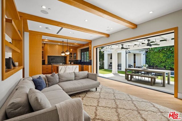 4915 Agnes Avenue, Valley Village, CA 91607