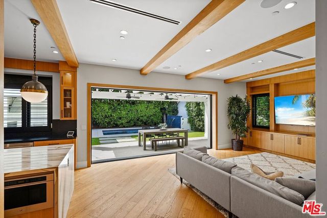 4915 Agnes Avenue, Valley Village, CA 91607