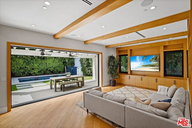 4915 Agnes Avenue, Valley Village, CA 91607