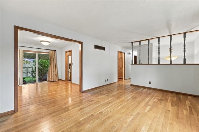16312 S 38th Street, Independence, MO 64055