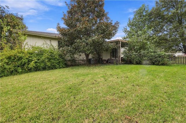16312 S 38th Street, Independence, MO 64055