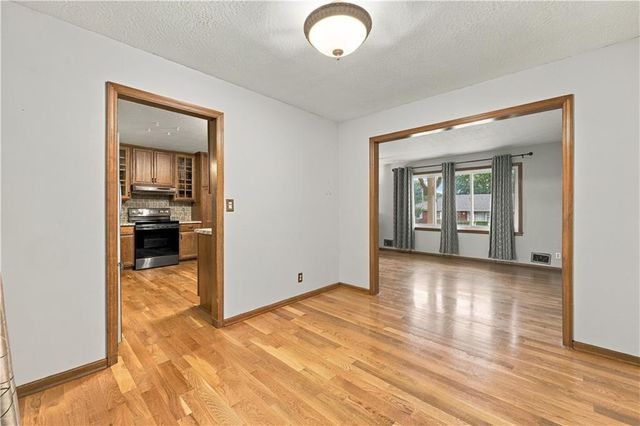 16312 S 38th Street, Independence, MO 64055