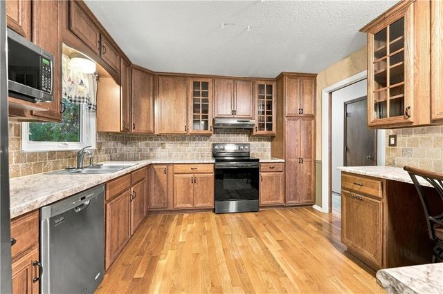 16312 S 38th Street, Independence, MO 64055