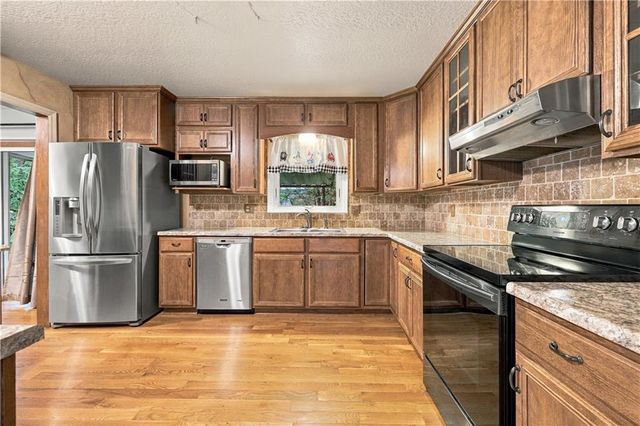 16312 S 38th Street, Independence, MO 64055