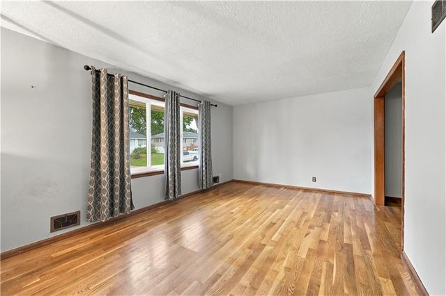 16312 S 38th Street, Independence, MO 64055