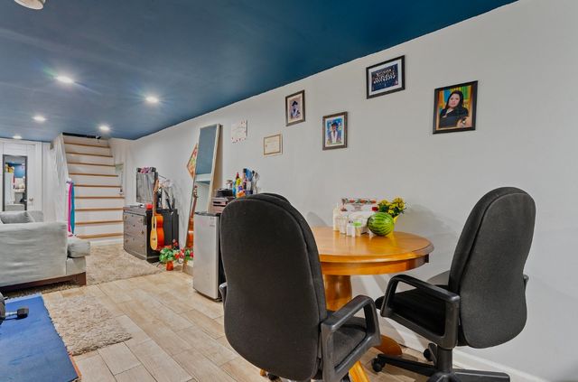 1182 S Taylor Avenue S, Oak Park, IL 60304