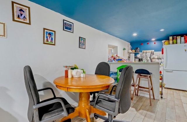 1182 S Taylor Avenue S, Oak Park, IL 60304