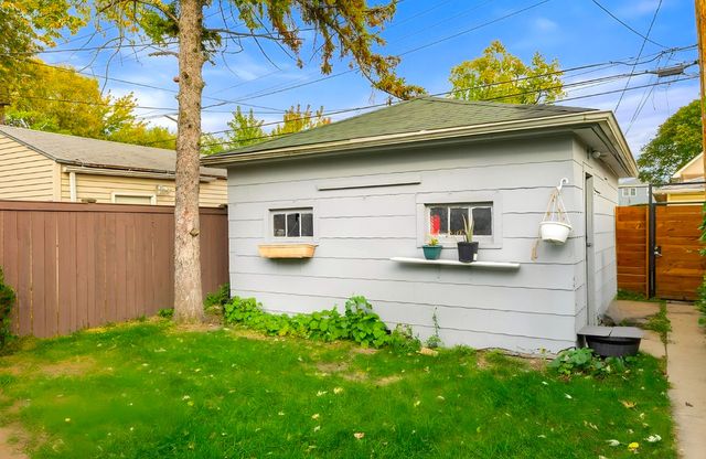 1182 S Taylor Avenue S, Oak Park, IL 60304