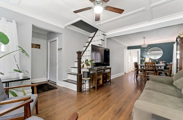 1182 S Taylor Avenue S, Oak Park, IL 60304