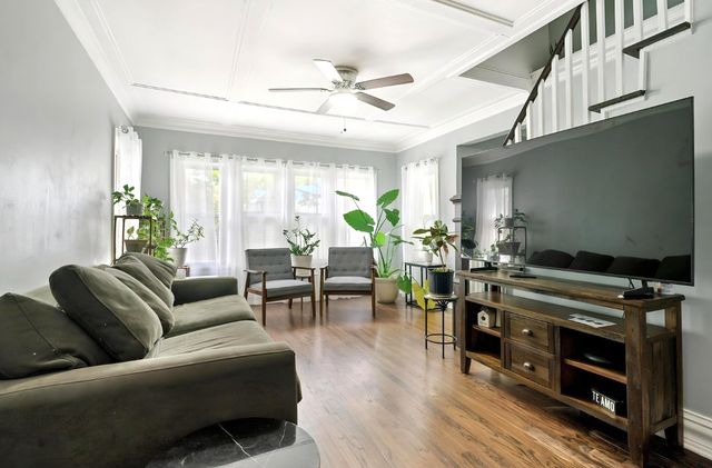 1182 S Taylor Avenue S, Oak Park, IL 60304