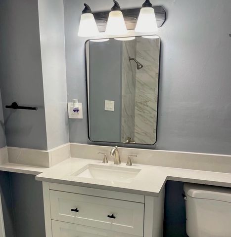 1182 S Taylor Avenue S, Oak Park, IL 60304