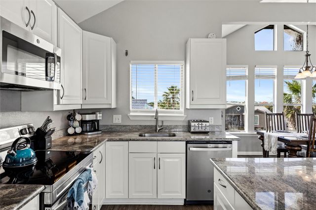 13663 Mutiny Lane, Galveston, TX 77554