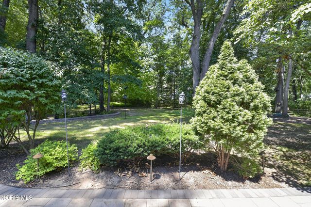 630 Anastasia Court, Holland, OH 43528