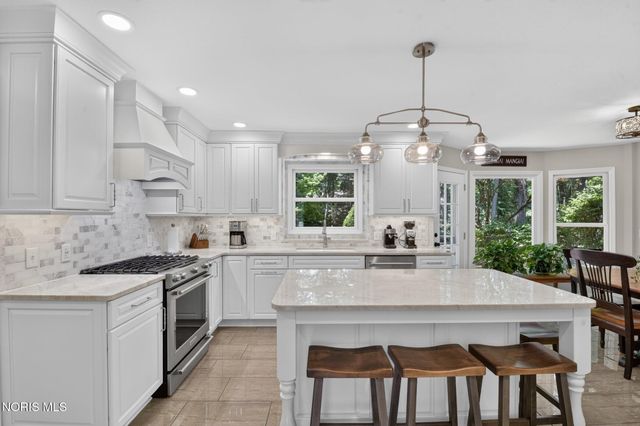 630 Anastasia Court, Holland, OH 43528