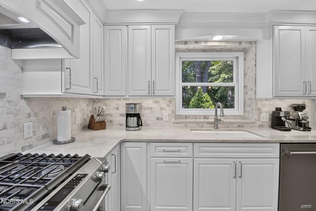 630 Anastasia Court, Holland, OH 43528