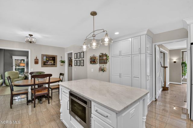 630 Anastasia Court, Holland, OH 43528