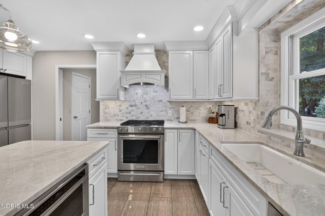 630 Anastasia Court, Holland, OH 43528