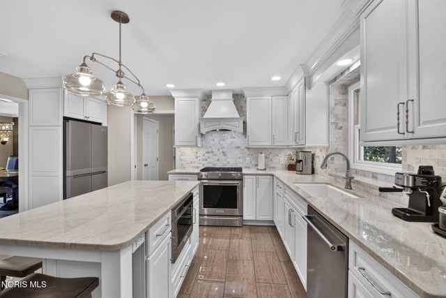 630 Anastasia Court, Holland, OH 43528