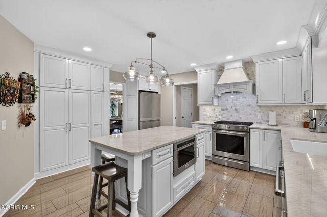 630 Anastasia Court, Holland, OH 43528