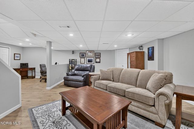 630 Anastasia Court, Holland, OH 43528