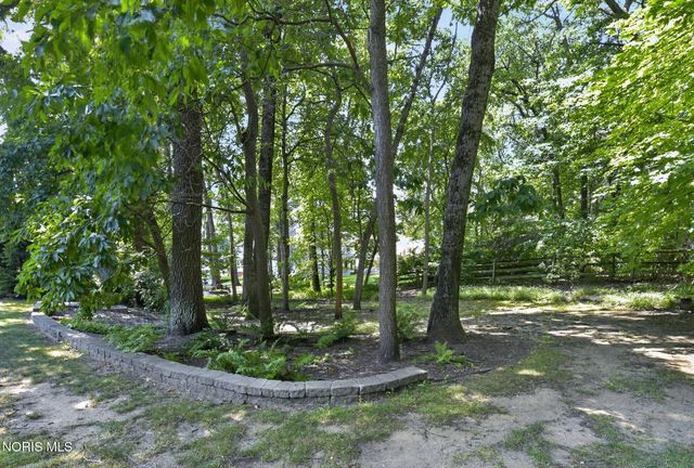 630 Anastasia Court, Holland, OH 43528