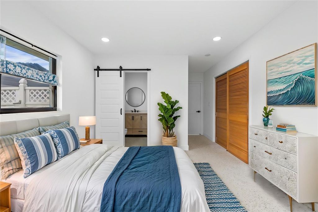 Image 16 of property listing at 909 MARABON AVENUE, Orlando, FL 32806