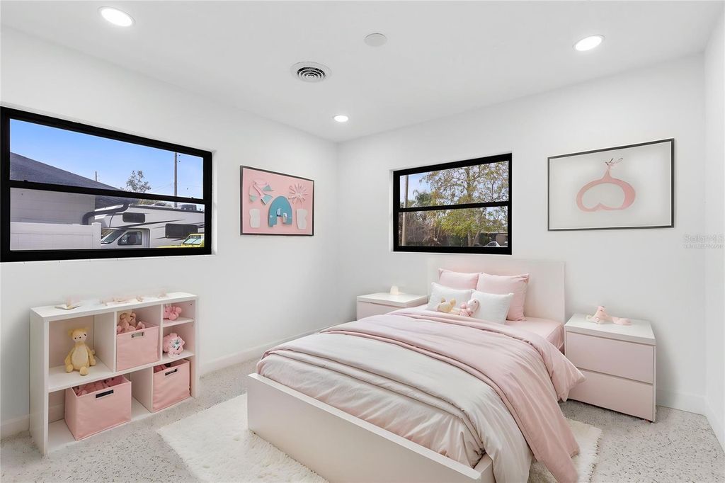 Image 19 of property listing at 909 MARABON AVENUE, Orlando, FL 32806