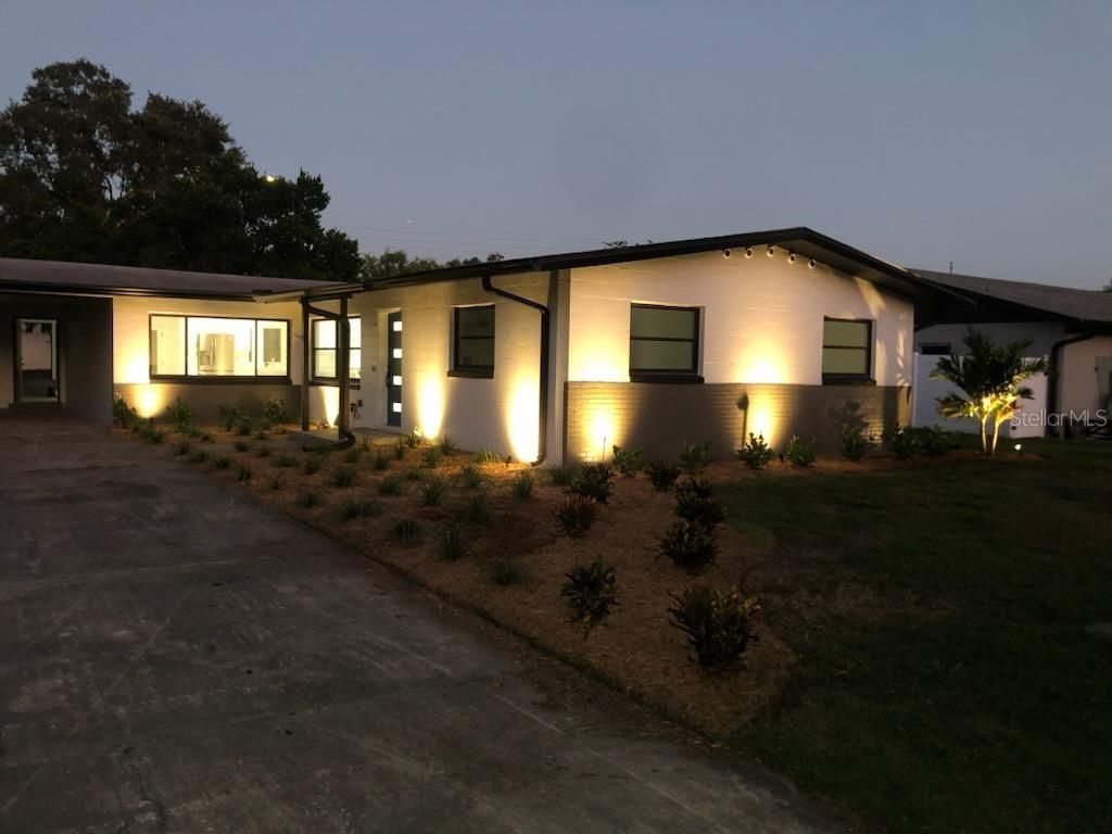 Image 3 of property listing at 909 MARABON AVENUE, Orlando, FL 32806