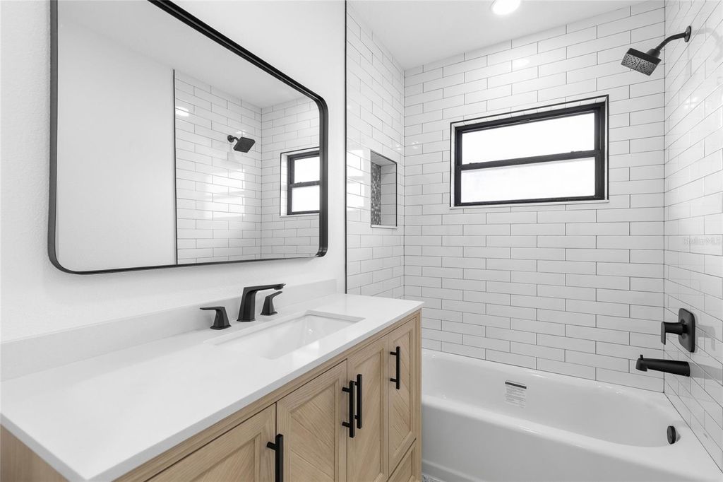 Image 21 of property listing at 909 MARABON AVENUE, Orlando, FL 32806