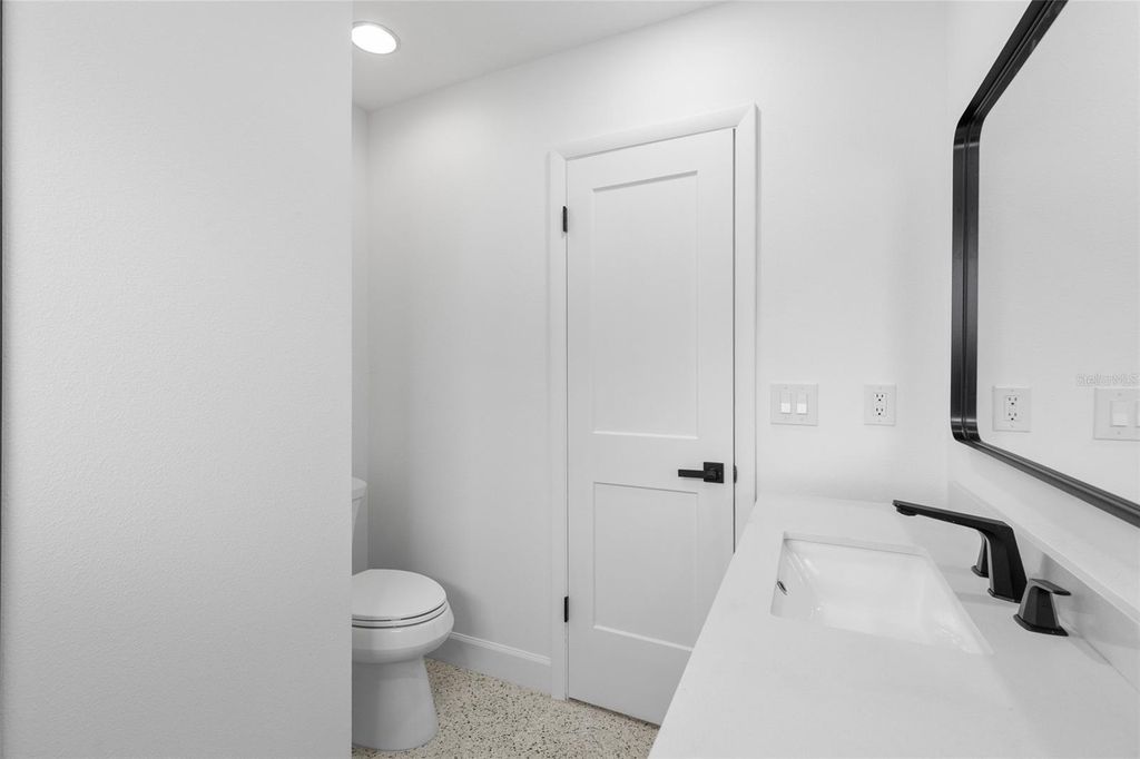 Image 22 of property listing at 909 MARABON AVENUE, Orlando, FL 32806