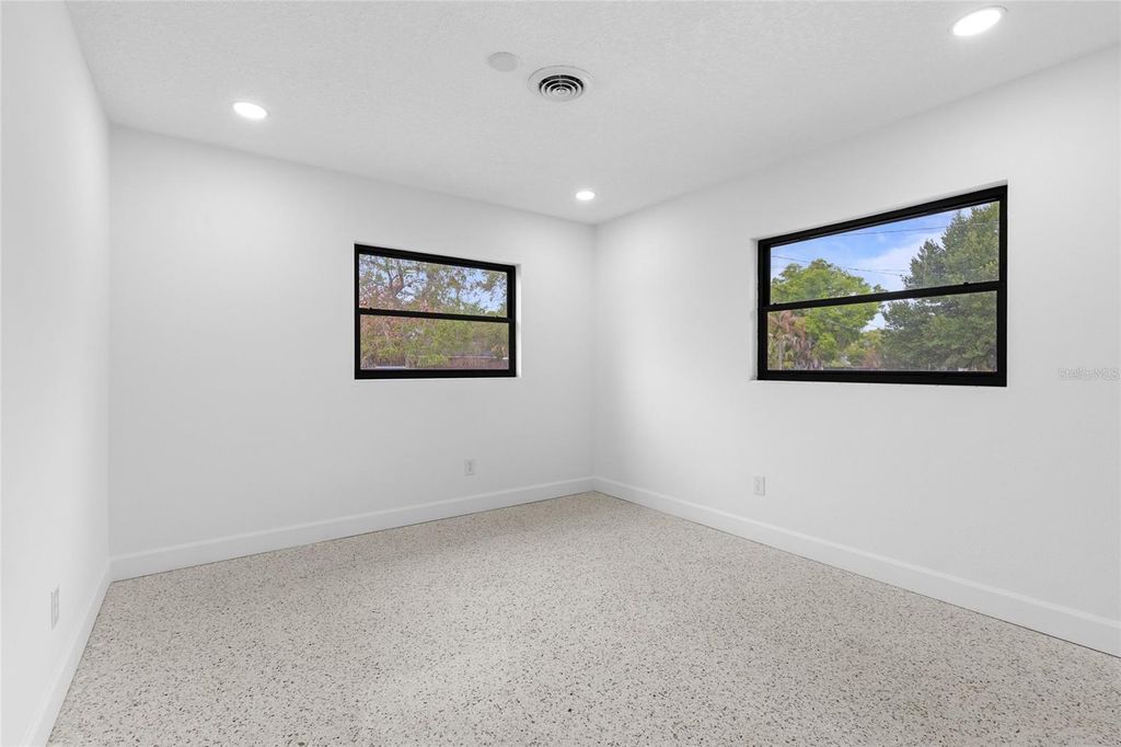 Image 24 of property listing at 909 MARABON AVENUE, Orlando, FL 32806