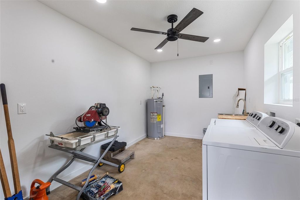 Image 29 of property listing at 909 MARABON AVENUE, Orlando, FL 32806