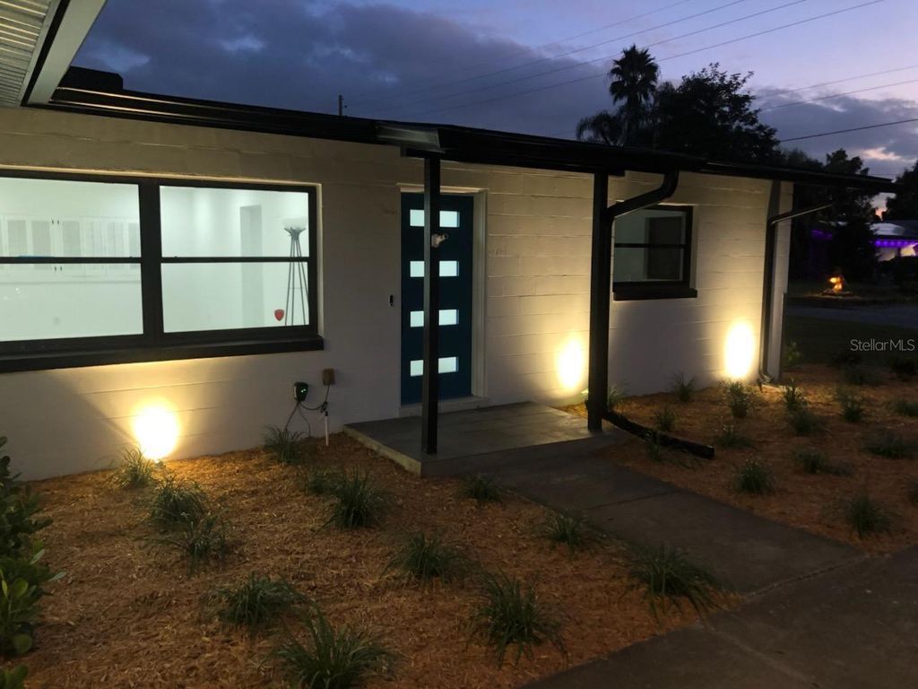 Image 32 of property listing at 909 MARABON AVENUE, Orlando, FL 32806