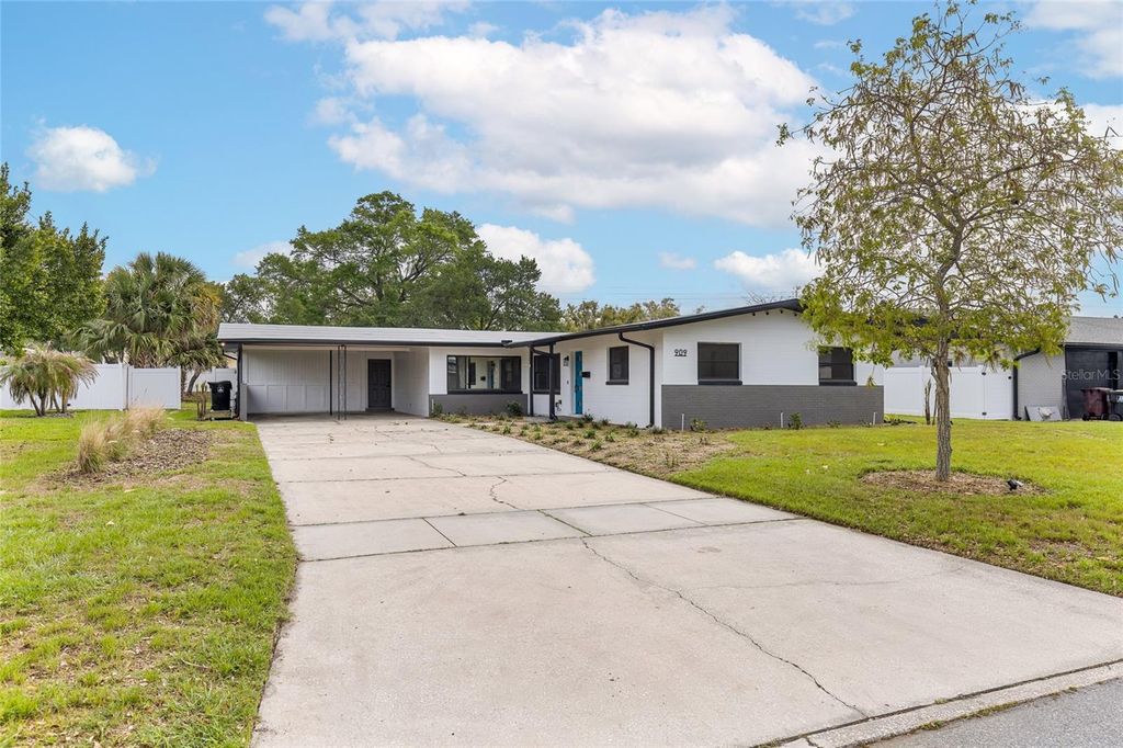 Image 40 of property listing at 909 MARABON AVENUE, Orlando, FL 32806