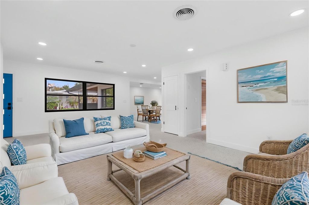 Image 6 of property listing at 909 MARABON AVENUE, Orlando, FL 32806