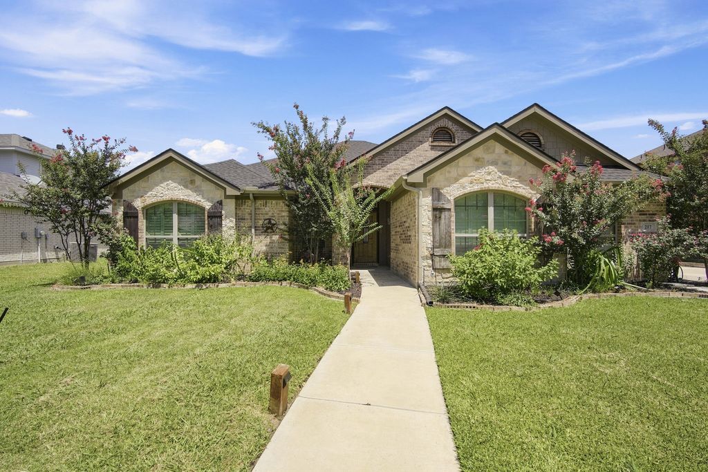 217 Nocona Drive, Waxahachie, TX 75165