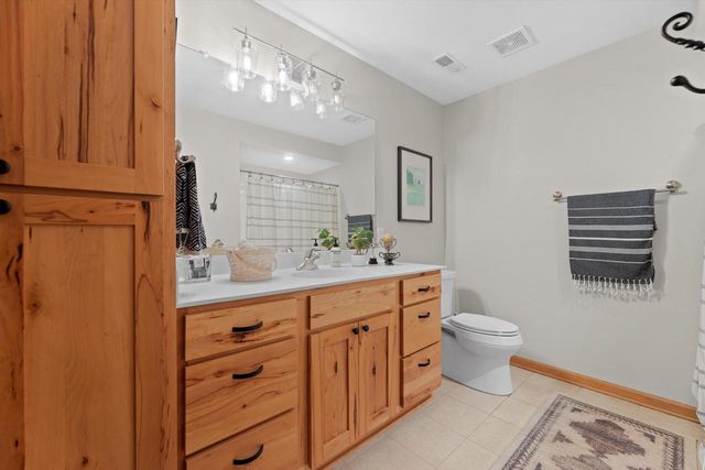 1758 Bess COURT, Oconomowoc, WI 53066