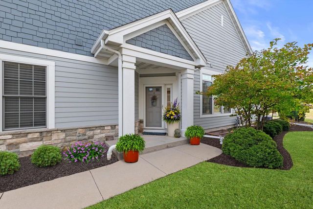 1758 Bess COURT, Oconomowoc, WI 53066