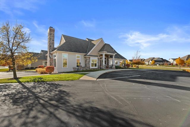 1758 Bess COURT, Oconomowoc, WI 53066