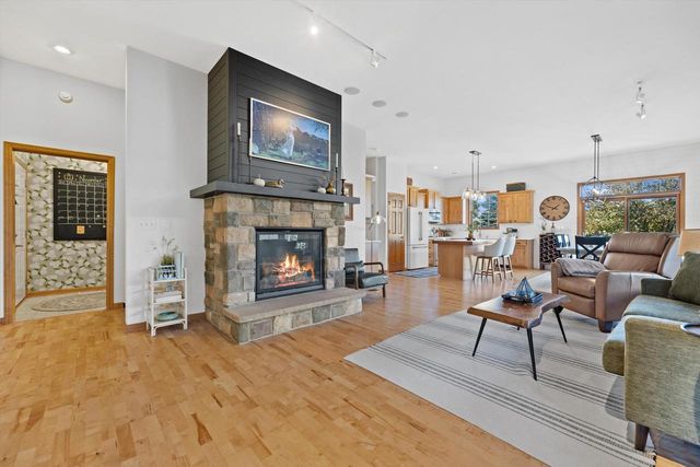 1758 Bess COURT, Oconomowoc, WI 53066