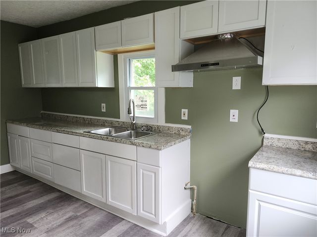 2438 Indiana Way NE, Canton, OH 44705