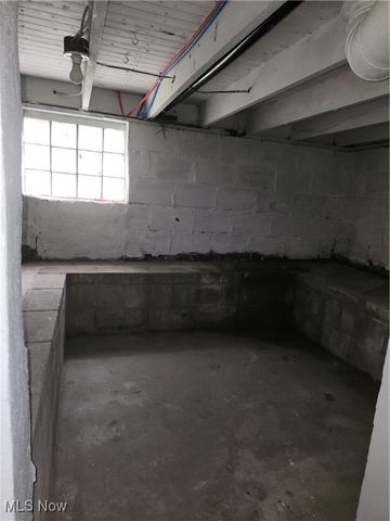 2438 Indiana Way NE, Canton, OH 44705