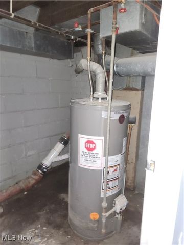 2438 Indiana Way NE, Canton, OH 44705