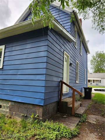 2438 Indiana Way NE, Canton, OH 44705