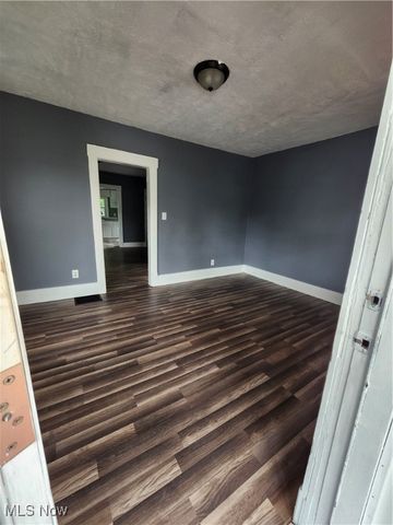 2438 Indiana Way NE, Canton, OH 44705