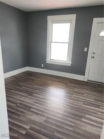 2438 Indiana Way NE, Canton, OH 44705