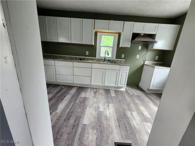 2438 Indiana Way NE, Canton, OH 44705