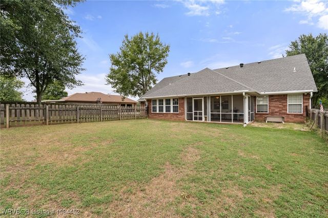 1704 Broaddrick Lane, Van Buren, AR 72956