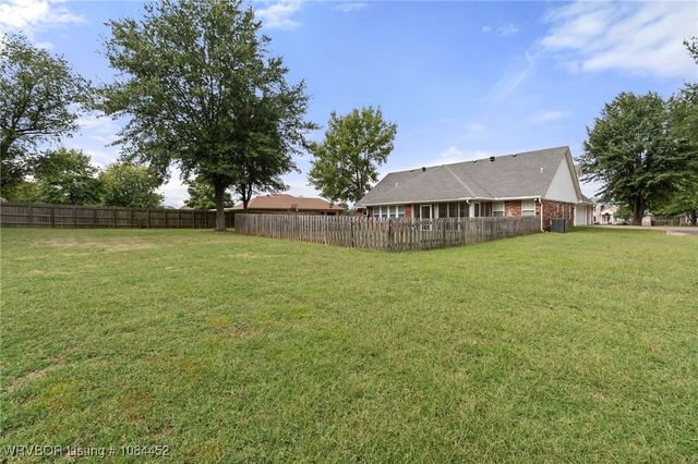 1704 Broaddrick Lane, Van Buren, AR 72956