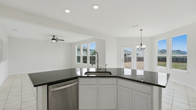 7826 KINGFISHER LNDG, San Antonio, TX 78253